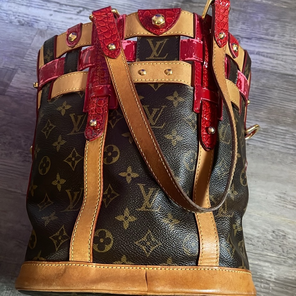 Louis Vuitton limited edition rubis neo bucket monogram crocodile leather - Picture 5 of 17